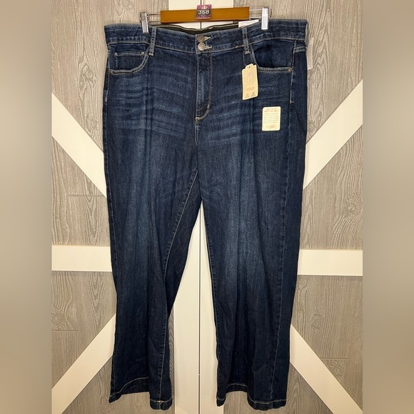 358. NWT St. John's Bay Womens Mid Rise Secretly Slender Straight Leg Jean 20W - Picture 2 of 6